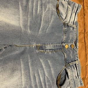 Jean’s Bisou Bisou 14